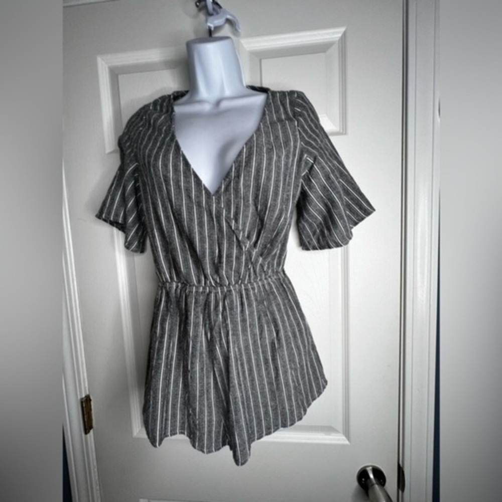 Tobi Womens Small Gray White Stripe Romper Playsuit Short Sleeve V-Neck S Cotton - Picture 3 of 14